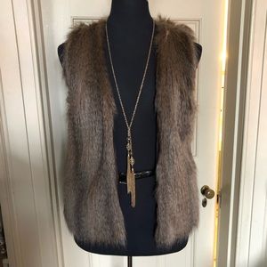 H&M/Divided fur vest